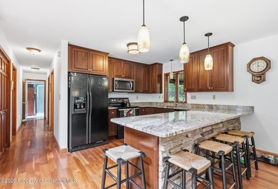 Welcome to 364 Idlewild Lane, a beautifully maintained home - photo 6