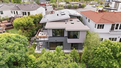An inspiring, contemporary masterpiece. This custom built home - photo 44