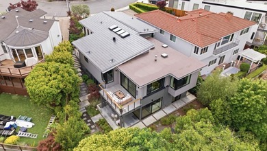An inspiring, contemporary masterpiece. This custom built home - photo 45