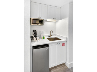 Renovated and rental-ready, this third-floor Bayside at - photo 13