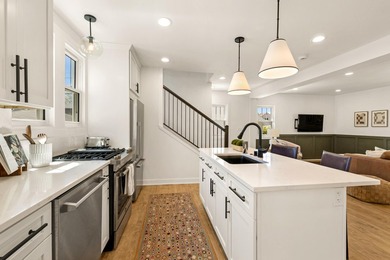 Whitefish Bay charm meets modern luxury in this stunning - photo 4