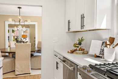 Whitefish Bay charm meets modern luxury in this stunning - photo 5