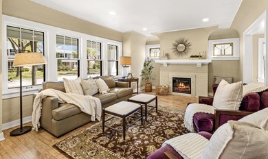 Whitefish Bay charm meets modern luxury in this stunning - photo 7