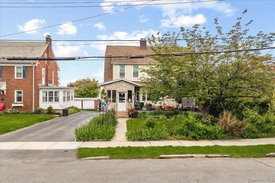 Incredible opportunity to restore and reimagine this spacious - photo 2