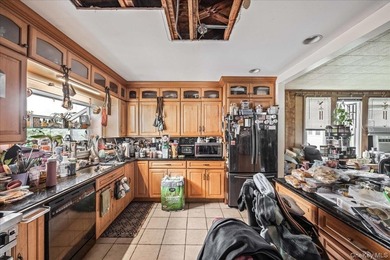 Incredible opportunity to restore and reimagine this spacious - photo 5
