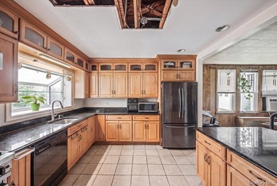 Incredible opportunity to restore and reimagine this spacious - photo 6