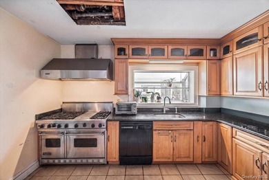 Incredible opportunity to restore and reimagine this spacious - photo 8