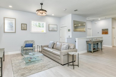 Welcome to Grand Ravine. This beautifully appointed second-floor - photo 8