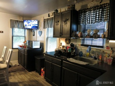 Welcome Home. This 2 bedroom home offers a functional layout - photo 3