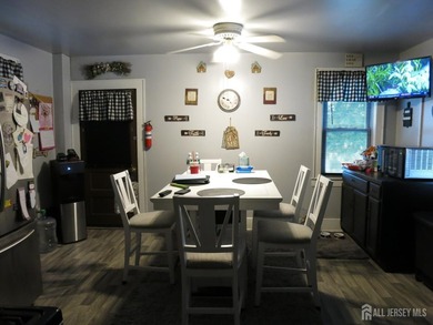 Welcome Home. This 2 bedroom home offers a functional layout - photo 4