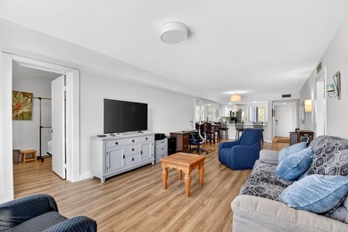 Spacious, investor friendly 3rd floor renovated and move in - photo 2