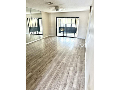 Very nice 2 Bedroom 2 Bath Villa, located very quiet and - photo 3