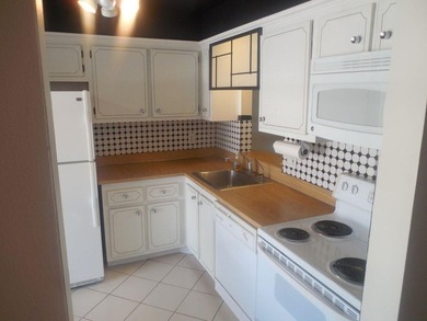 Very nice 2 Bedroom 2 Bath Villa, located very quiet and - photo 6
