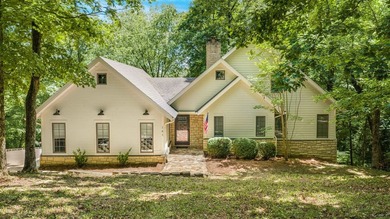 Exceptional lakefront living with room for everyone! This 5BR/3 - photo 3