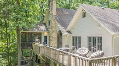 Exceptional lakefront living with room for everyone! This 5BR/3 - photo 4