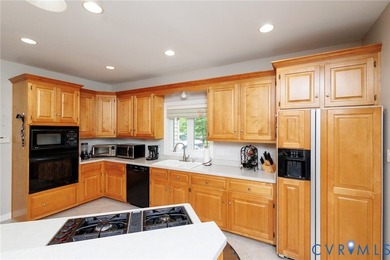 Welcome to this exquisite property located in the desirable - photo 18