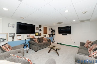Welcome to this exquisite property located in the desirable - photo 34