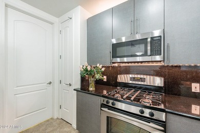 ELEGANT 2-STORY TOWNHOME in the Prestigious Willow Historic