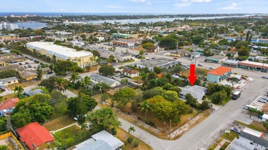 Redevelopment potential with 2 separate adjacent lots, combined - photo 27