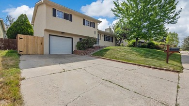 Welcome home to this beautifully maintained home located on a - photo 3