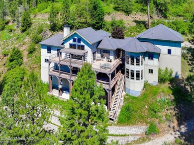 Located in Carlin Bay, this custom lakefront home offers 6,074 - photo 4