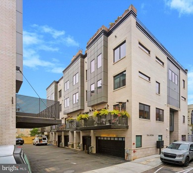This home is set squarely between Passyunk Square and Queen - photo 6