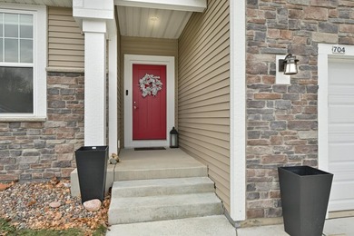 Welcome to this beautifully crafted 3-BD, 3-BA ranch, designed - photo 2
