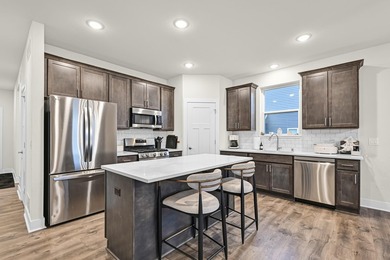 Welcome to this beautifully crafted 3-BD, 3-BA ranch, designed - photo 7