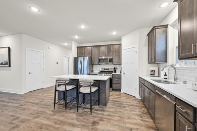 Welcome to this beautifully crafted 3-BD, 3-BA ranch, designed - photo 10