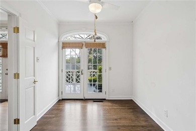 Elegant townhome located in the perfect Buckhead location!