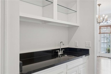 Elegant townhome located in the perfect Buckhead location!