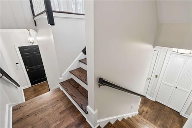 Elegant townhome located in the perfect Buckhead location!