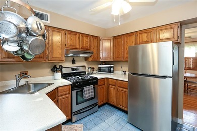 Welcome to this warm and inviting Colonial in the heart of Bay - photo 14