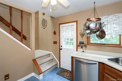 Welcome to this warm and inviting Colonial in the heart of Bay - photo 15