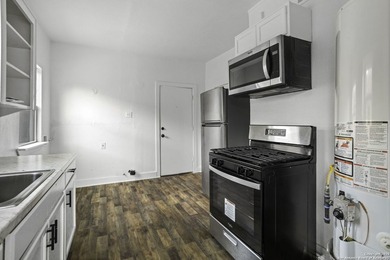 Prime Location!! This Fourplex is a great investment or house - photo 6