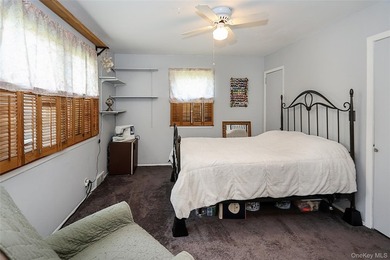 Welcome to this warm and inviting Colonial in the heart of Bay - photo 18