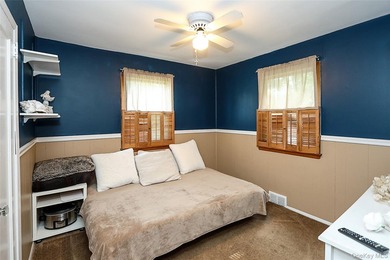 Welcome to this warm and inviting Colonial in the heart of Bay - photo 20