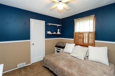Welcome to this warm and inviting Colonial in the heart of Bay - photo 21