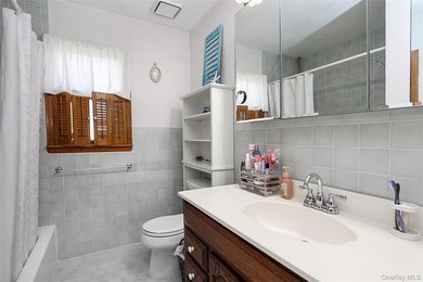 Welcome to this warm and inviting Colonial in the heart of Bay - photo 28