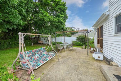 Welcome to this warm and inviting Colonial in the heart of Bay - photo 29