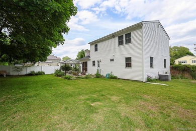 Welcome to this warm and inviting Colonial in the heart of Bay - photo 30
