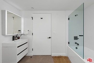 Welcome to this beautifully appointed, never-before-lived-in - photo 4