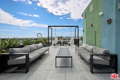 Welcome to this beautifully appointed, never-before-lived-in - photo 5
