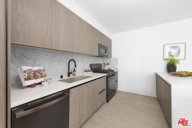 Welcome to this beautifully appointed, never-before-lived-in - photo 8