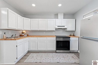 Looking for a lake house getaway? This newly renovated home has - photo 11