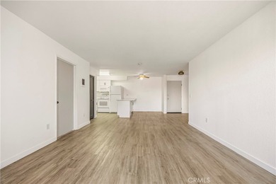 Move-in ready and beautifully updated 2-bedroom, 2-bath condo - photo 20