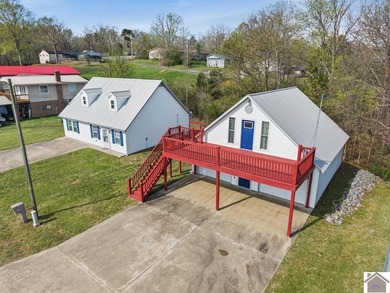 Looking for a lake house getaway? This newly renovated home has - photo 25