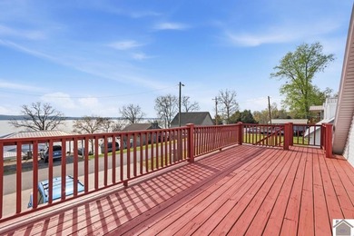 Looking for a lake house getaway? This newly renovated home has - photo 26