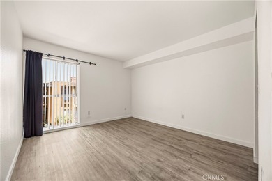 Move-in ready and beautifully updated 2-bedroom, 2-bath condo - photo 27