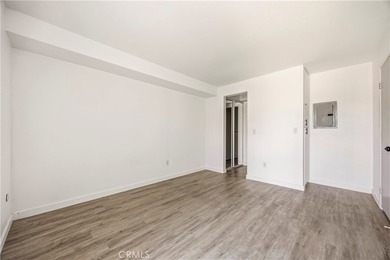 Move-in ready and beautifully updated 2-bedroom, 2-bath condo - photo 29